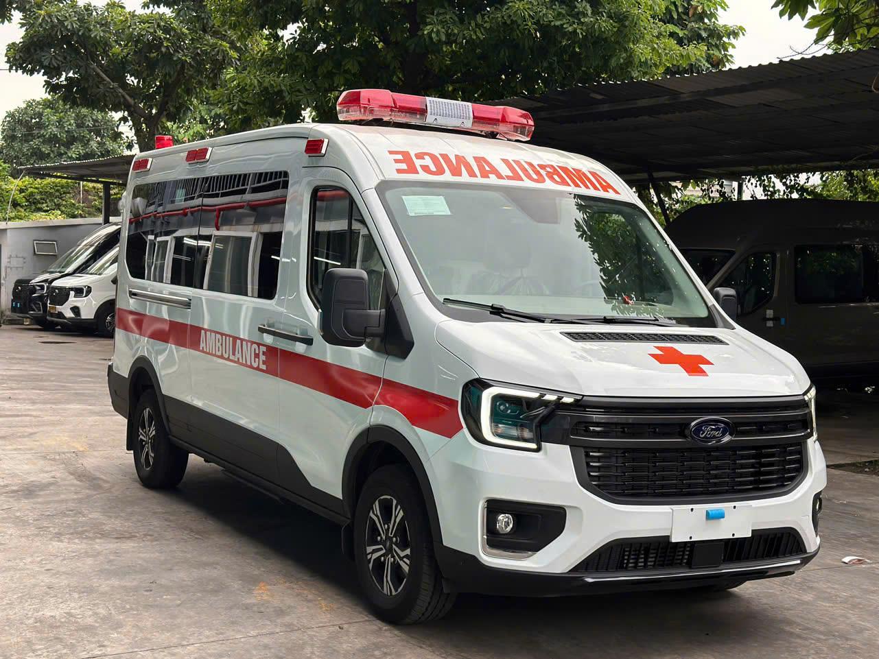 Ford Transit Cứu Thương