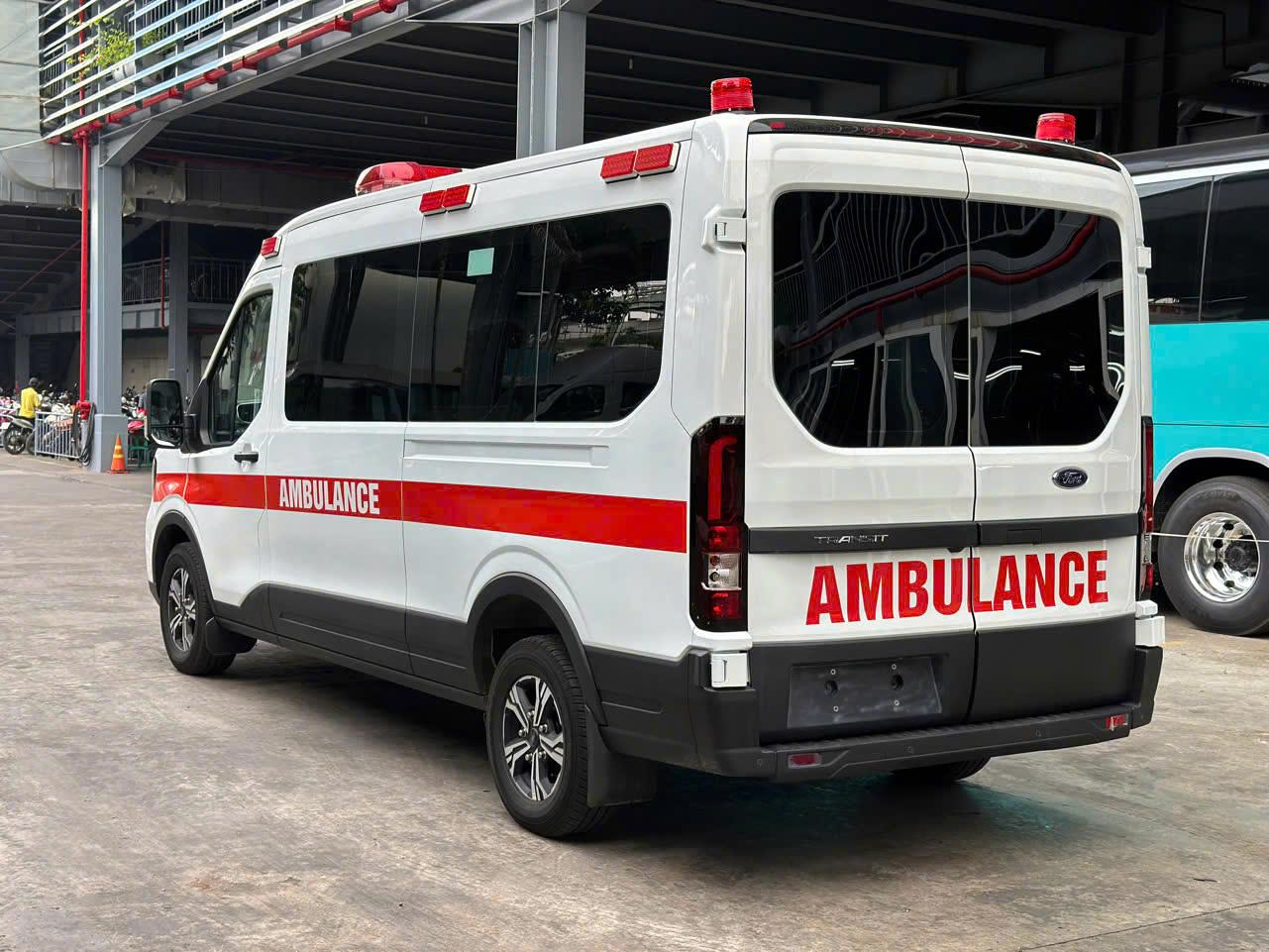 Ford Transit Cứu Thương
